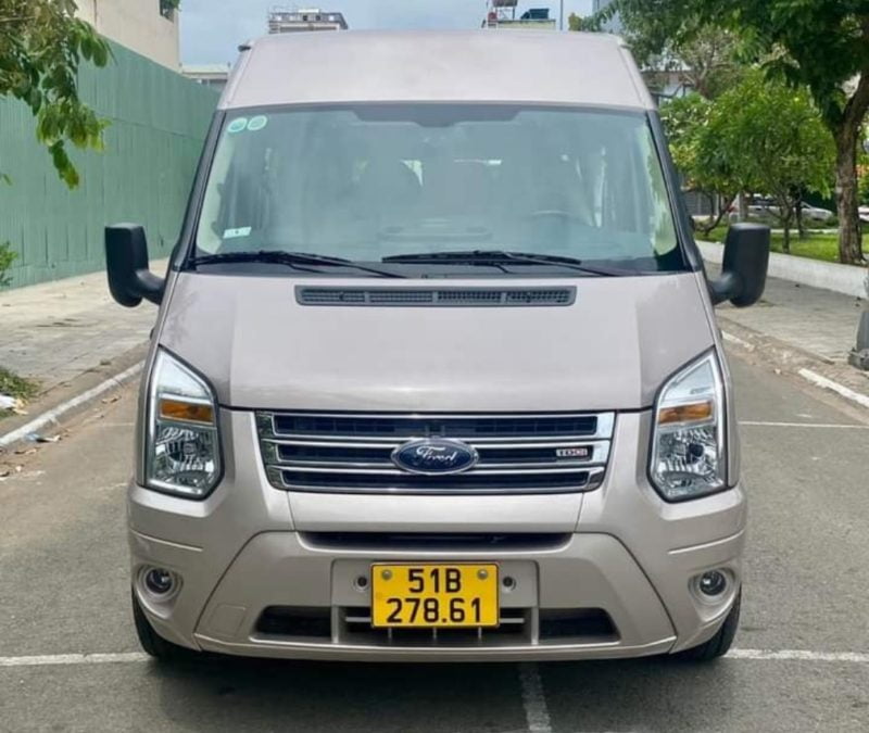 Bán Con Xe Ford Transit Luxury Đời 2018 - Xe mới chạy được 105.000km Xe Chất Zin Giá Rẻ