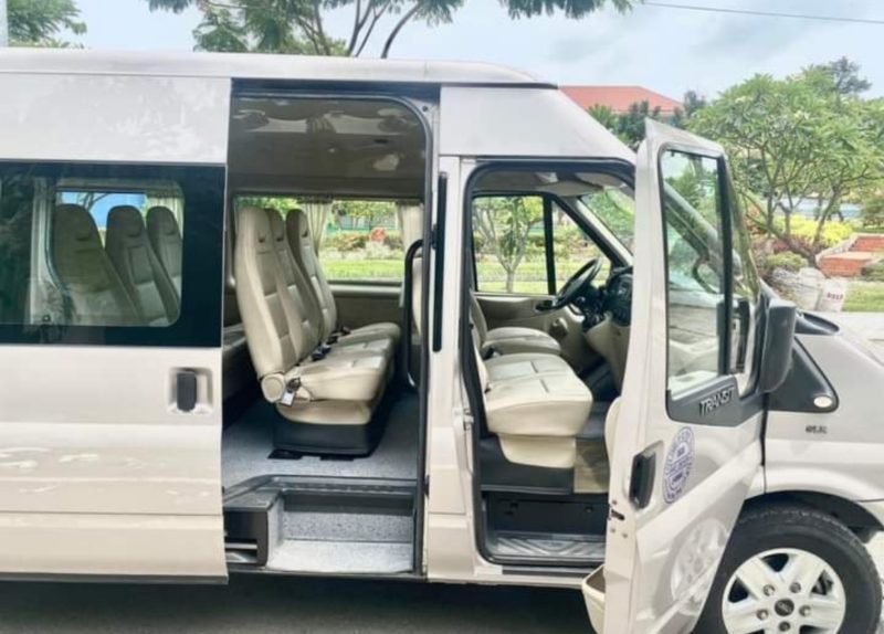 Bán Con Xe Ford Transit Luxury Đời 2018 - Xe mới chạy được 105.000km Xe Chất Zin Giá Rẻ