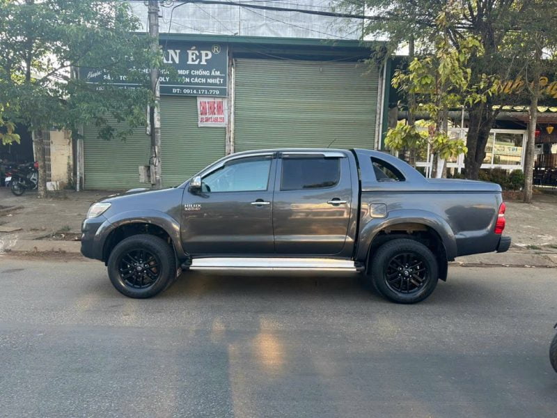 Bán Con Xe Bán Tải Toyota Hilux G Đời 2011 Số MT 2 Cầu Đủ Máy Dầu Xe Zin Chất Giá Rẻ.