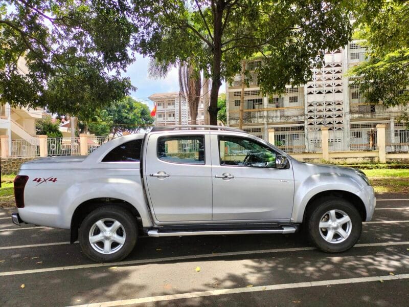 Isuzu Dmax cực bền chùm lợi dầu - Đời 2016 - Phiên bản LS - Máy số keo chỉ khung gầm nguyên zin – Otocu47.com (Chợ Ô Tô Cũ Đăk Lăk)